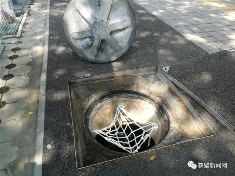 湖南新光智能井蓋亮相河南鶴壁，防盜防移位，手機(jī)還能監(jiān)控井蓋狀態(tài)